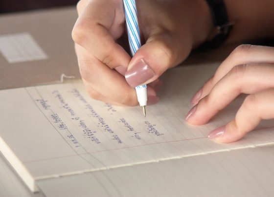 Mais de 200 mil adultos em Mato Grosso não sabem ler e escrever, revela IBGE  - Fotos do Canva