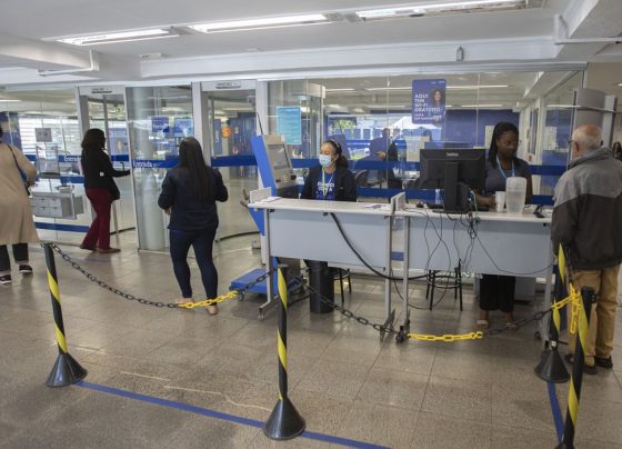 Brasília (DF) 21/07/2023 - A CAIXA abrirá todas as agências com uma hora de antecedência, nesta sexta-feira, para ação voltada ao público do Desenrola Brasil. Foto: Joédson Alves/Agência Brasil