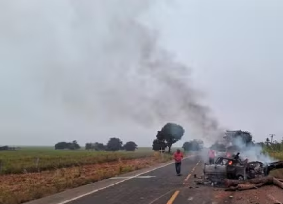 Três pessoas morrem em acidente entre carro e trator na MT-246