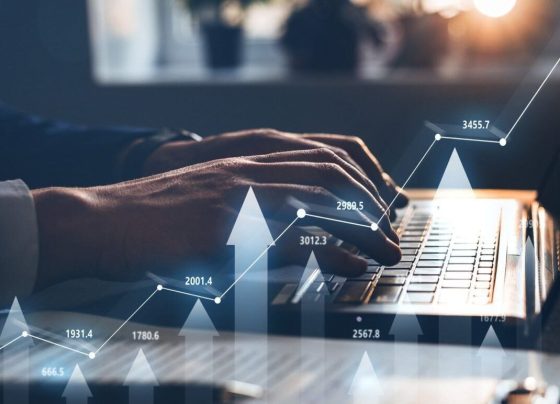 Businessman using laptop for analyzing data stock market. Forex trading graph concept. Trading forex data information. - Fotos do Canva