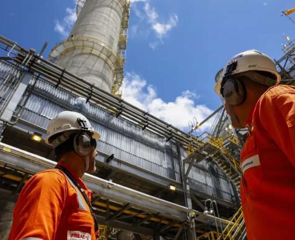 Consumo de combustível no Brasil deve aumentar em 3 bilhões de litros em 2025 - Fernando Frazão/Agência Brasil