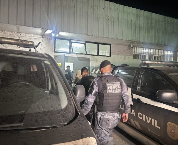 Mulher é presa com mala de drogas em Cuiabá (MT)