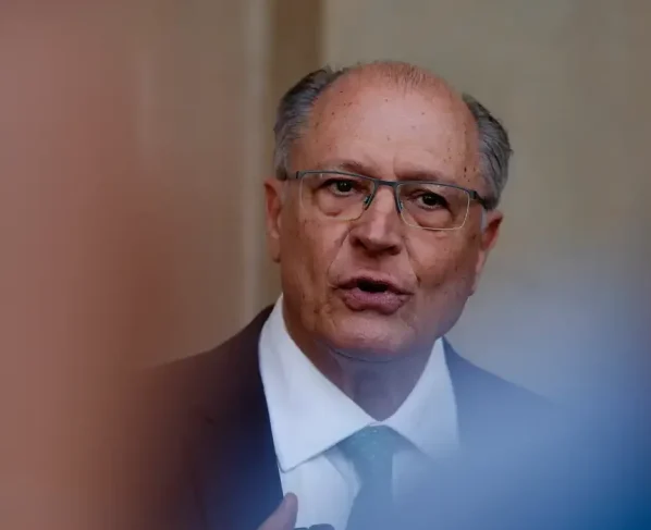 Brasil fecha acordo para vender 6 milhões de barris de petróleo à Índia
