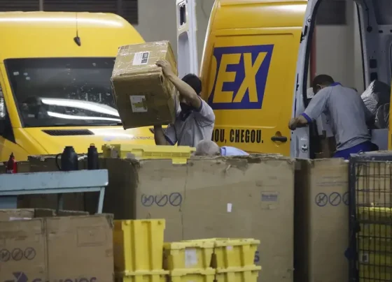 Correios negociam empréstimo de 20 bilhões para equilibrar finanças