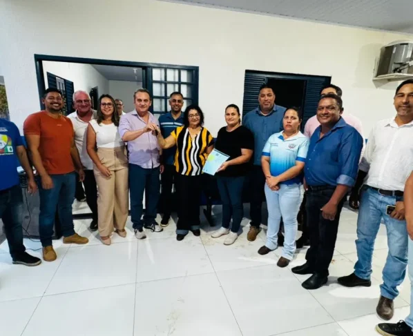 Wilson Santos entrega ambulância em Chapada dos Guimarães