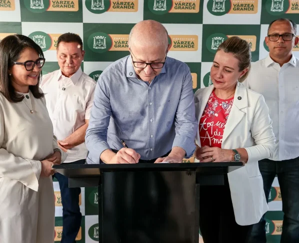 Governo de MT entrega R$ 2,8 mi em máquinas para agricultura familiar