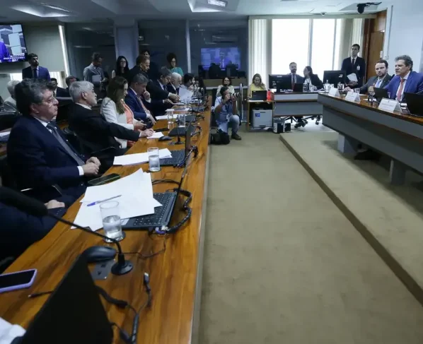 Haddad defende que cortar benefícios tributários é combater privilégios