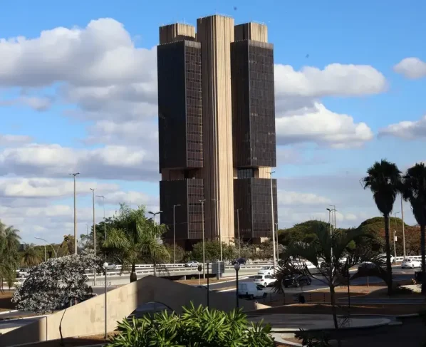 Inflação abaixo do teto da meta impulsiona expectativa para 2025