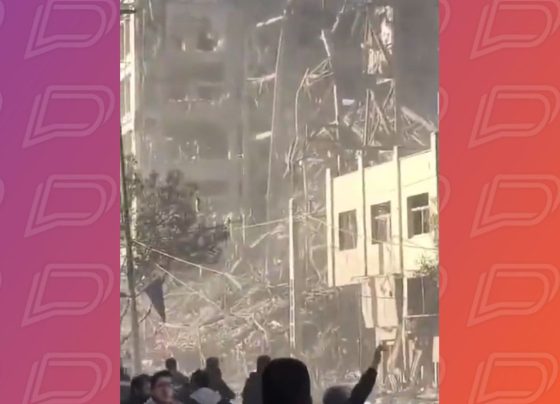 Edifício parcialmente destruído na cidade iraniana. - Foto: Press TV