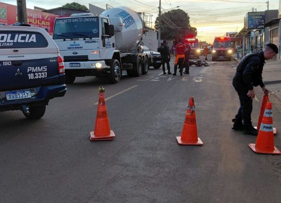 Policiais isolaram o local o acidente. (Foto: José Aparecido)