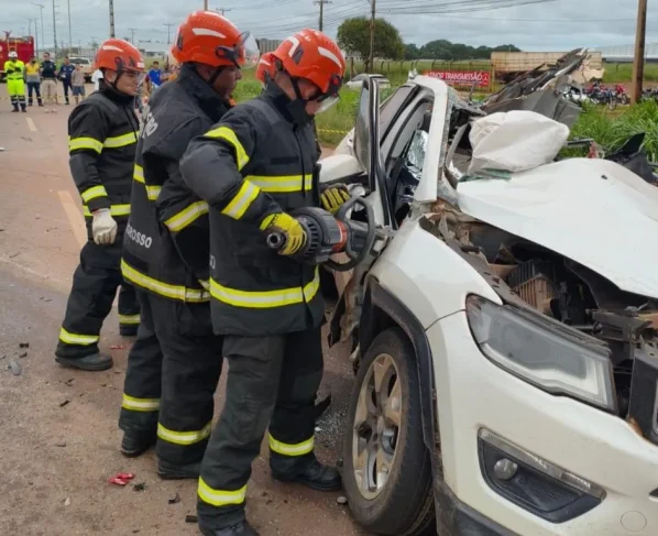 Desencarceramento após acidente na BR-163 deixa dois mortos em Sinop