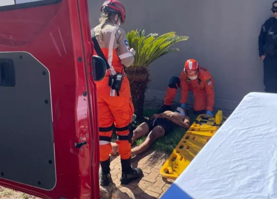 Queda de motocicleta em Cáceres deixa jovem ferido