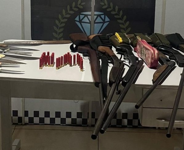 Polícia Militar prende grupo por porte ilegal de armas durante ação em zona rural de Diamantino