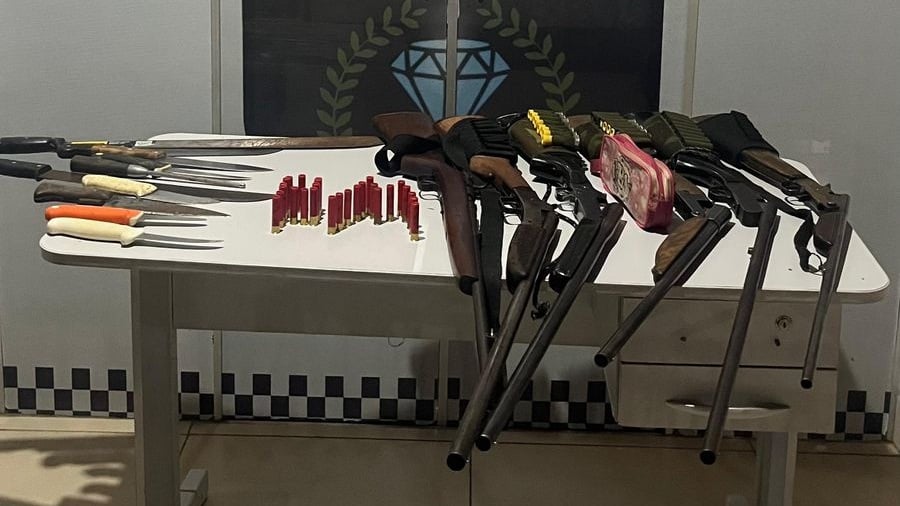 Polícia Militar prende grupo por porte ilegal de armas durante ação em zona rural de Diamantino