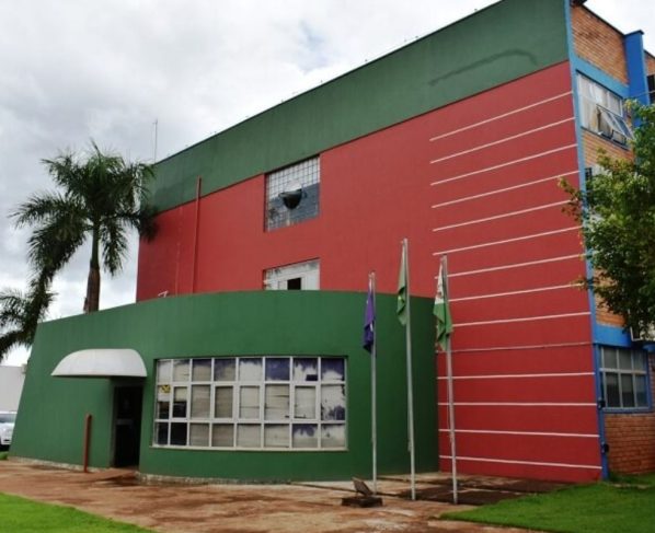 Fachada prefeitura tangara da serra foto prefeitura de tamgara da sera