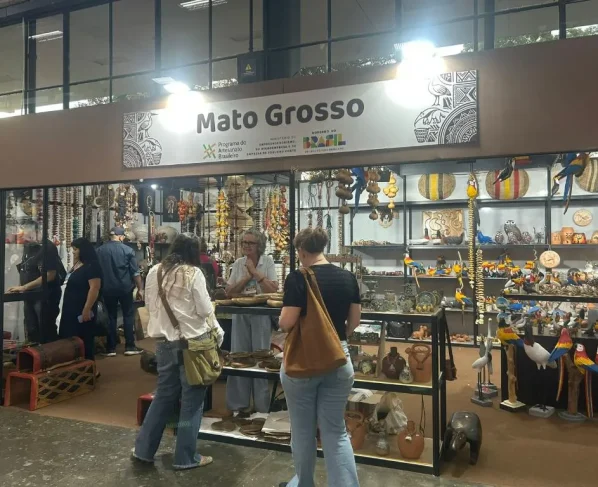 Artesanato indígena de MT movimenta R$ 68 mil na Bienal de SP