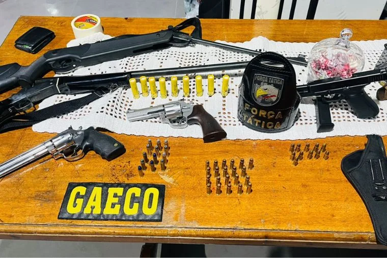Armas e munições apreendidas pela GAECO
