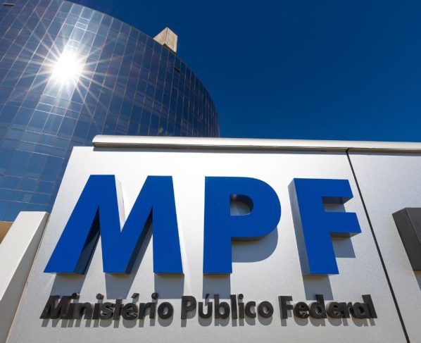politica de primeira