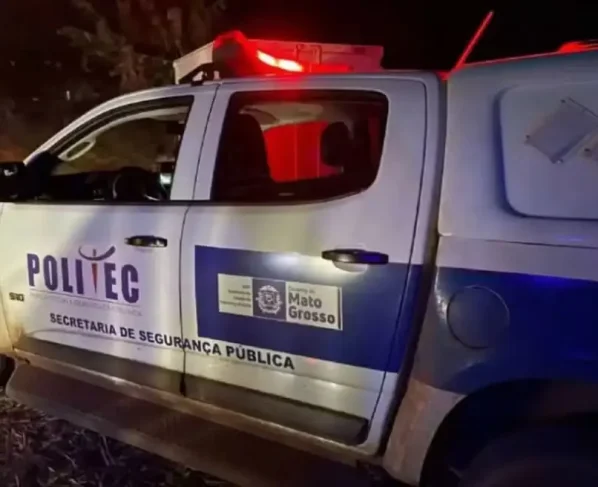 Caminhonete da Politec à noite com as sirenes ligadas