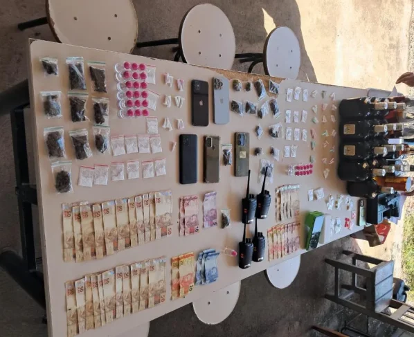 PM fecha festa criminosa com drogas e menores em Barra do Bugres