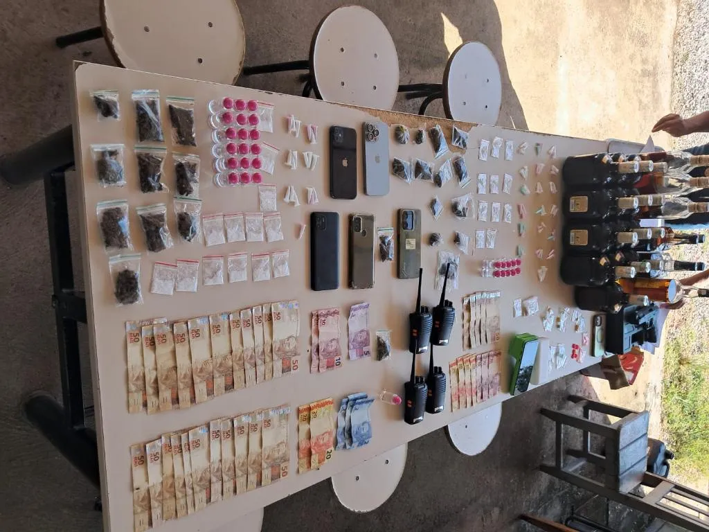 PM fecha festa criminosa com drogas e menores em Barra do Bugres