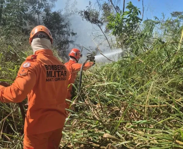 Corpo de Bombeiros em Poconé atende incêndio e acidente