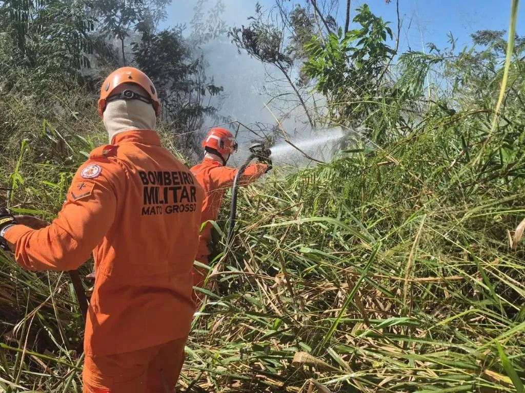 Corpo de Bombeiros em Poconé atende incêndio e acidente
