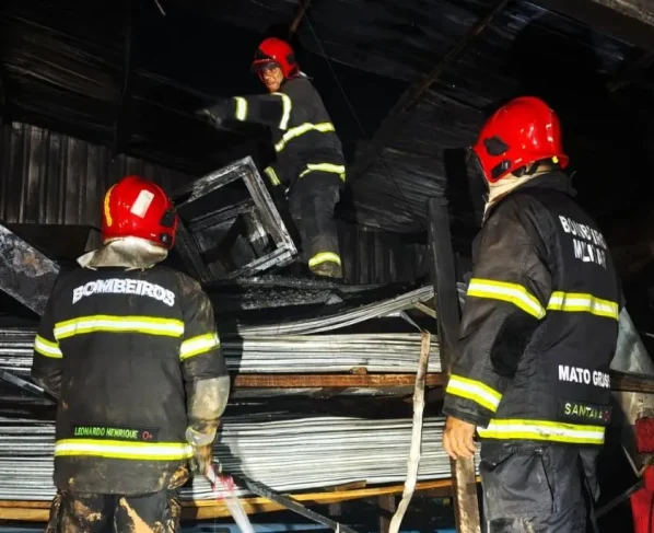 Incêndio em depósito comercial em Campo Verde é controlado pelo CBMMT