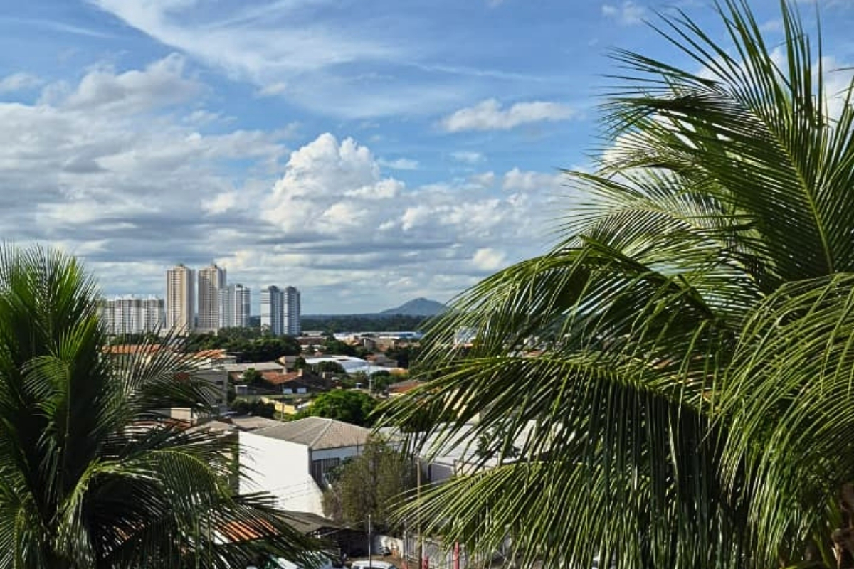 Cuiabá deve registrar calor de até 31°C nesta segunda-feira (29), mas frio deve voltar no fim da semana. - Foto: Gabi Braz/Primeira Página