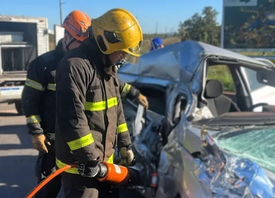 Corpo de Bombeiros resgata três vítimas presas às ferragens após acidente na MT-010