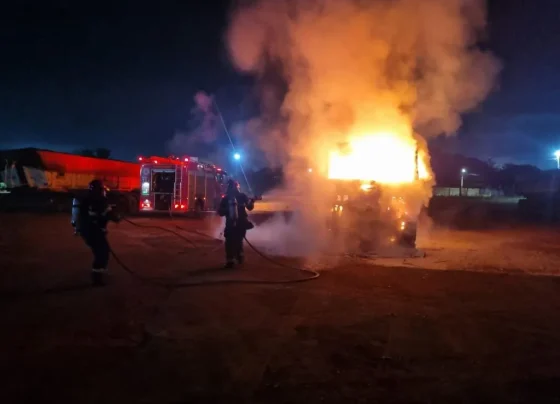 Incêndio em cavalo mecânico de carreta é controlado em Rondonópolis