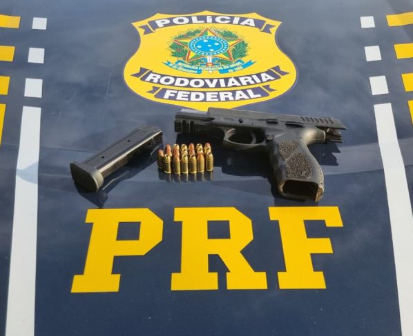 Jornalista é preso pela PRF após tentar escapar de fiscalização com pistola carregada em Sinop