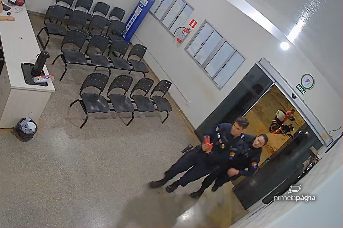 Policial precisou passar por cirurgia de reconstrução na mão devido à gravidade do ferimento. - Foto: Reprodução