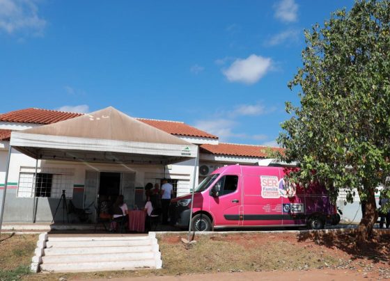 Van Rosa em Várzea Grande