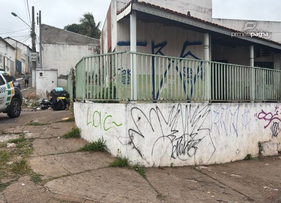 Casa abandonada onde o corpo foi encontrado. - Foto: Renato Silva/TVCA