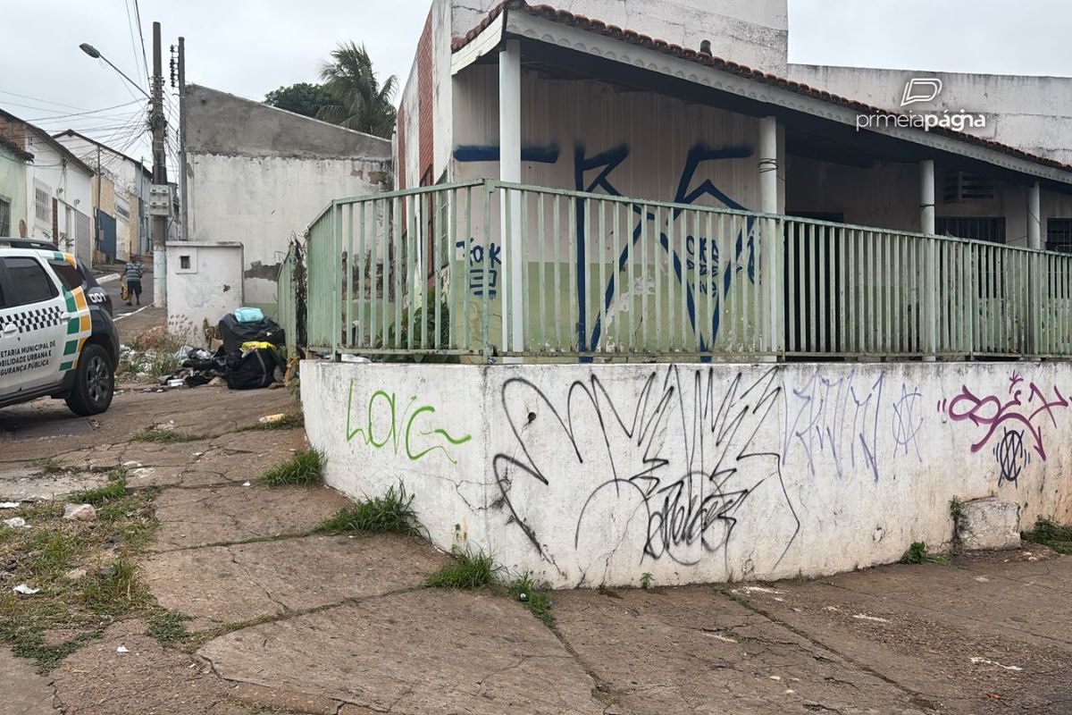 Casa abandonada onde o corpo foi encontrado. - Foto: Renato Silva/TVCA