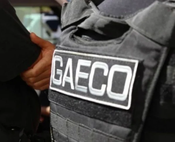 Oficial com uniforme da GAECO