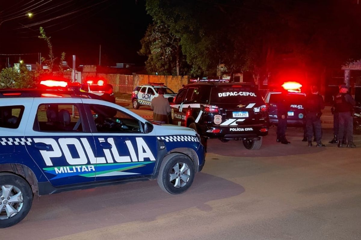 Polícia Militar e Civil atendem a ocorrência. (Foto: José Aparecido)