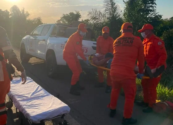 Bombeiros resgatam vítima de acidente