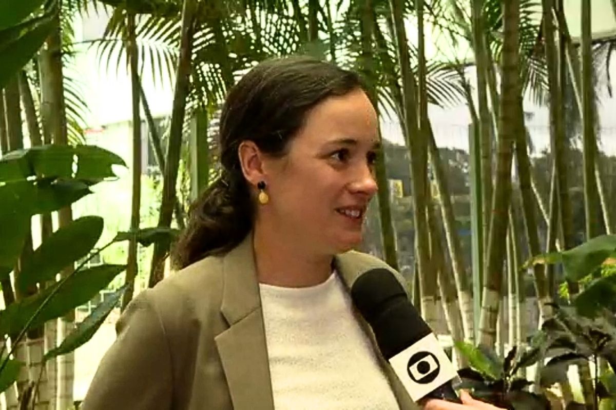 Ines Marques, diplomata norueguesa que vive no Brasil, espera vitória da Noruega na Copa. - Foto: TV Centro América/Primeira Página