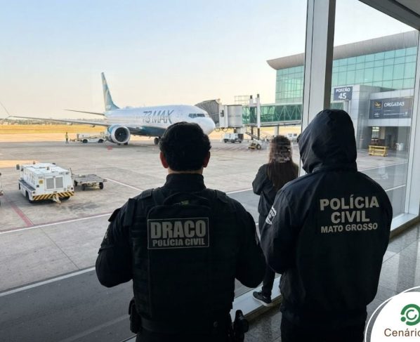 Policiais da DRACO em aeroporto