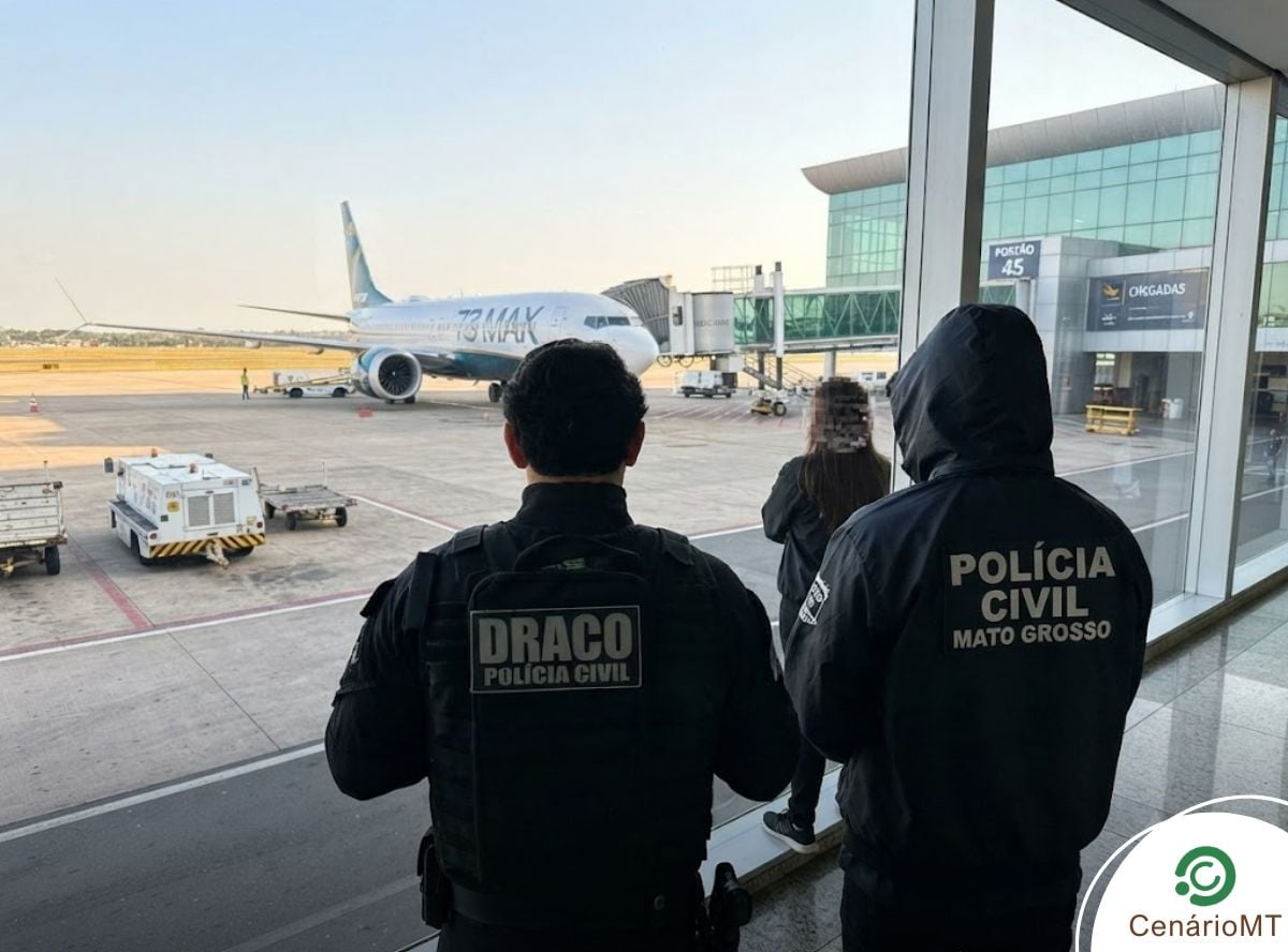 Policiais da DRACO em aeroporto