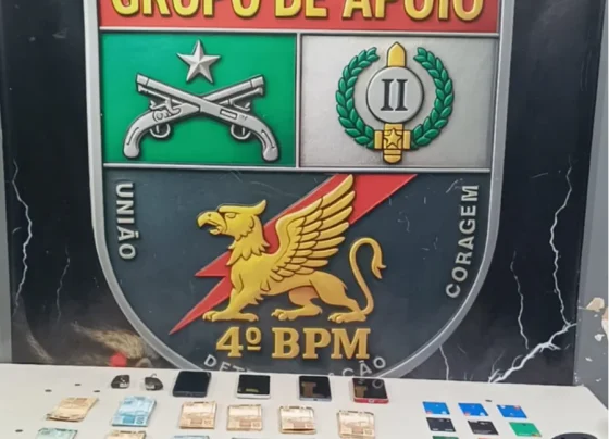 Dinheiro e cartões apreendidos pelo GAP do 4° batalhão de polícia militar