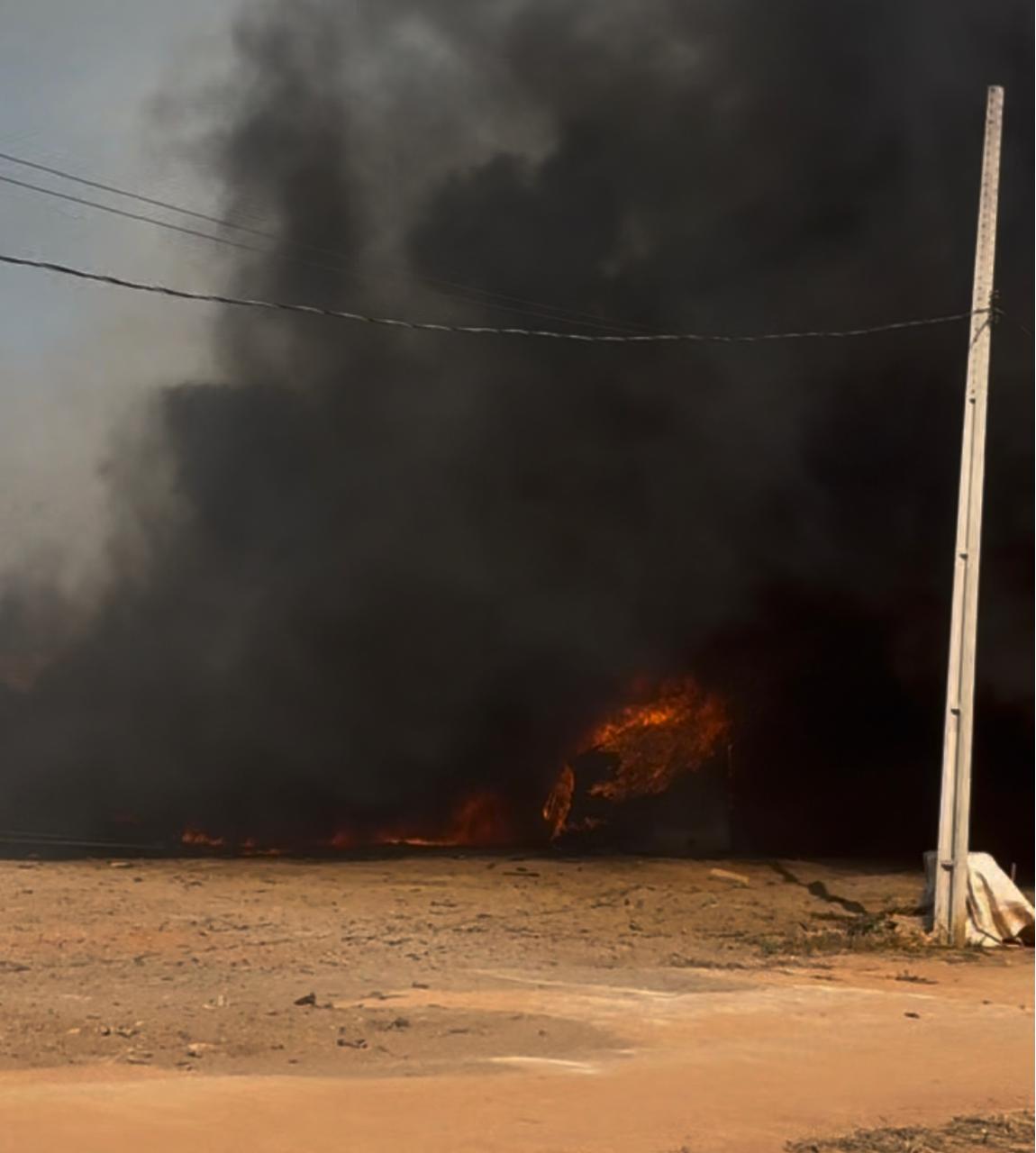 Incêndio de grande proporção atinge reservatórios de combustível na região da Prainha, em Lucas do Rio Verde