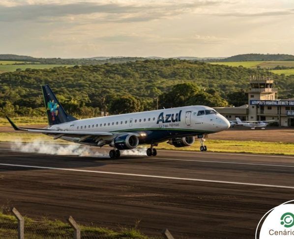 Avião da Azul pousando