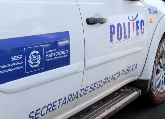 Lateral de caminhonete da Politec