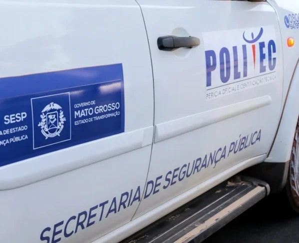 Lateral de caminhonete da Politec