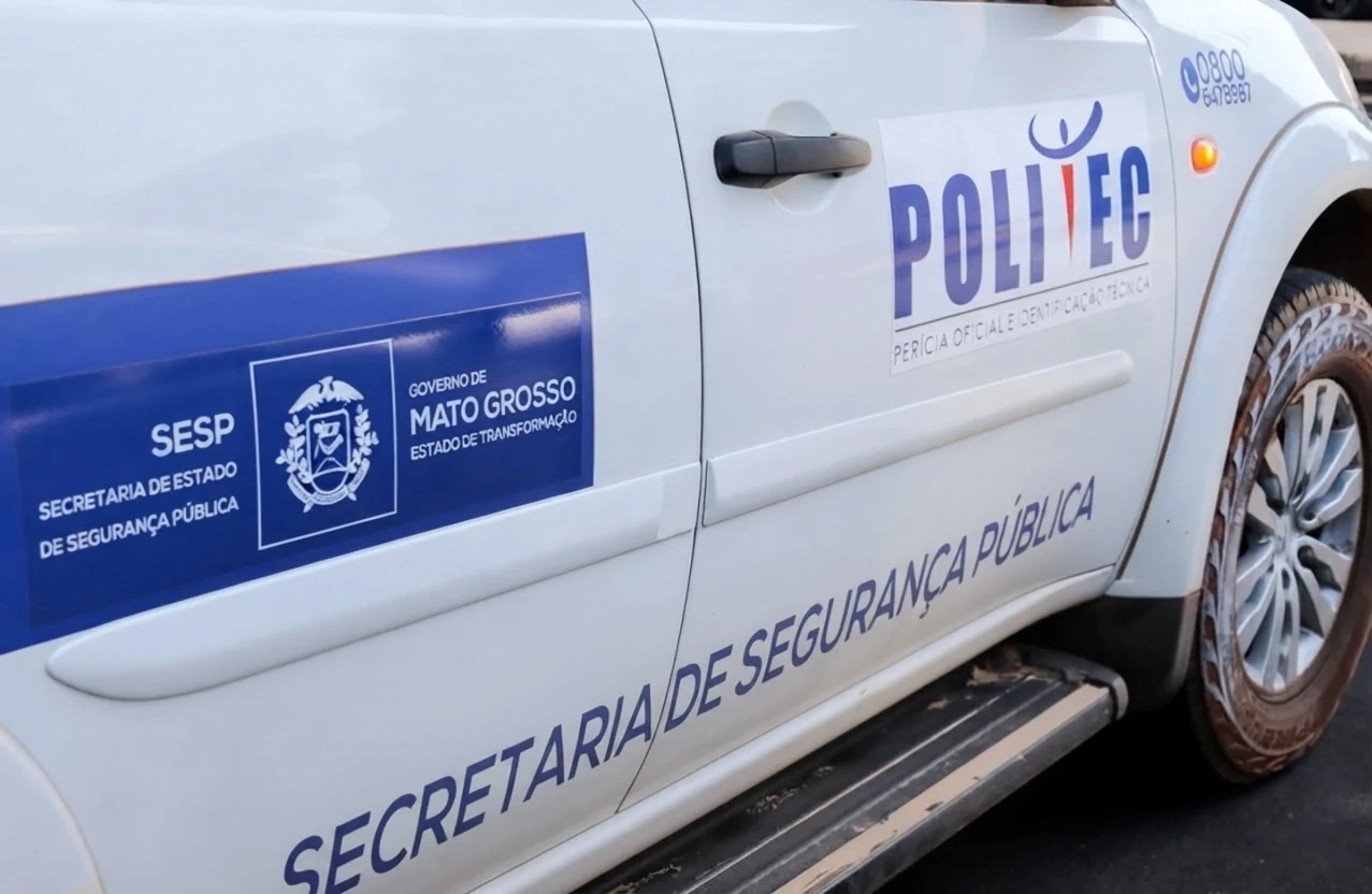Lateral de caminhonete da Politec