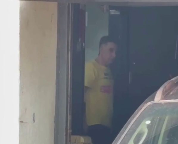 Neno Razuk na sede da Polícia Federal em Corumbá. (Foto: Rauã Araújo)