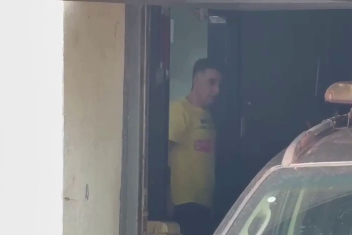 Neno Razuk na sede da Polícia Federal em Corumbá. (Foto: Rauã Araújo)